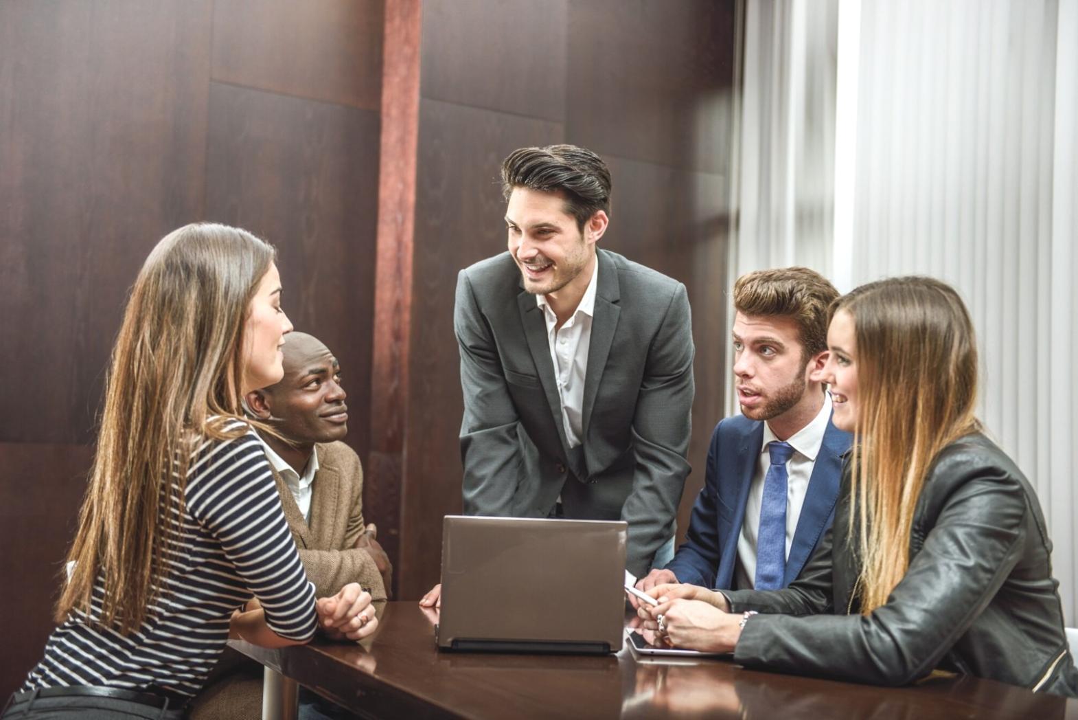 Team-Expertise in der praktischen Finanzberatung und Budget-Performance-Analyse